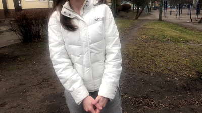 Vreemdeling voor het geld gezogen en geneukt. Russische Amateur. Met praten.